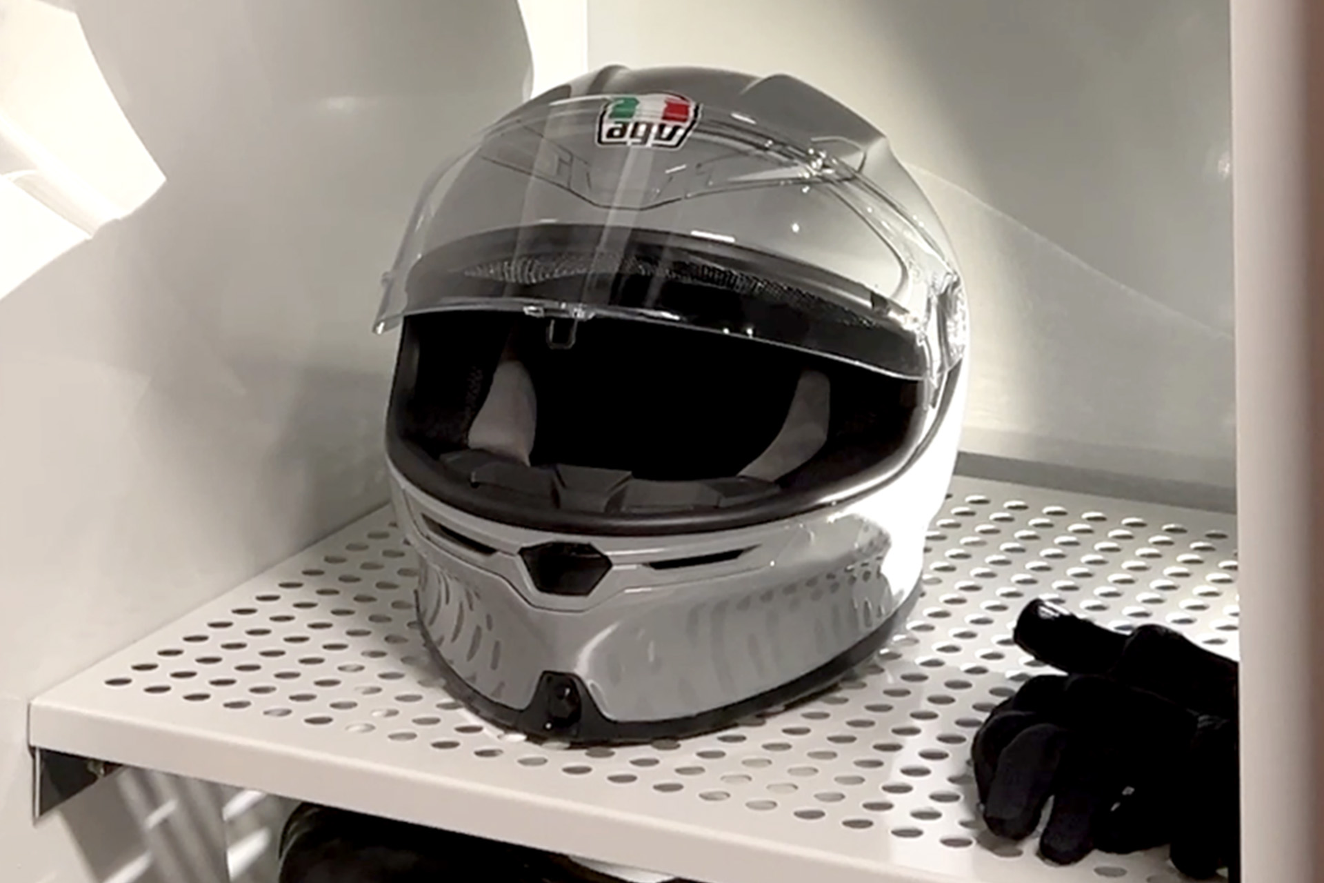 Igienizzazione con Ozono - pulizia casco e accessori